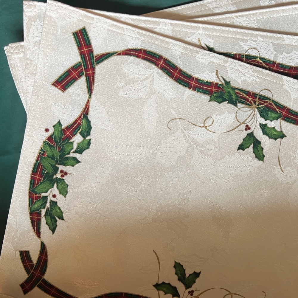 Lenox (4pc) four Placemats Christmas “Nouveau Holiday” Holly (RETIRED) New/Tags